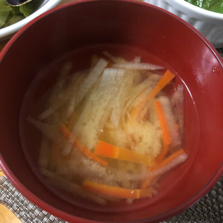 大根と人参の根菜味噌汁